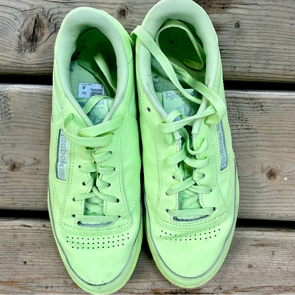 Reebok - women’s lime green retro sneakers - Picture 2 of 2